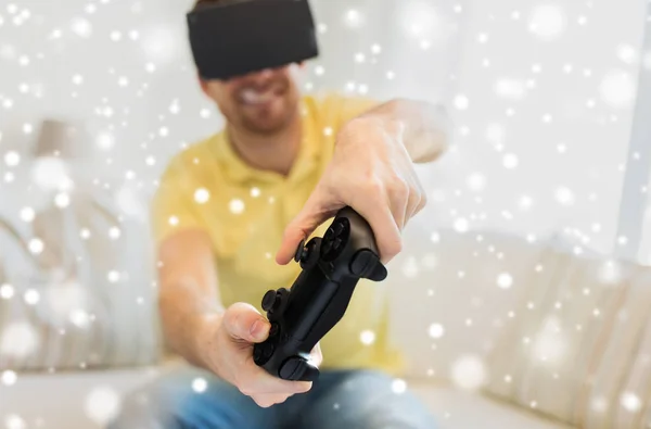 Detail člověka ve virtuální realitě sluchátka hrát — Stock fotografie