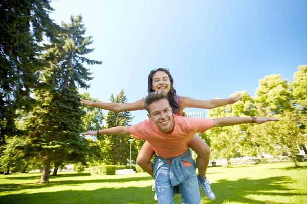 Happy teenage couple having fun at summer park — Stock Photo, Image