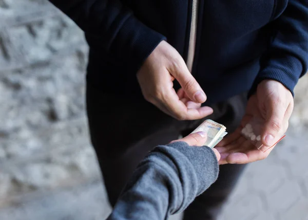 Close up of addict buying dose from drug dealer — Stock Photo, Image