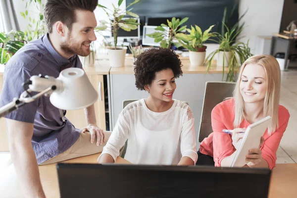 Happy creative team with computer in office — Stock Photo, Image