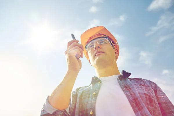 Építő hardhat, walkie-talkie — Stock Fotó