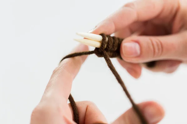 Close up of hands knitting with needles and yarn — Stock Photo, Image