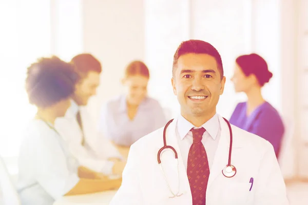 Happy doctor over group of medics at hospital — Stock Photo, Image