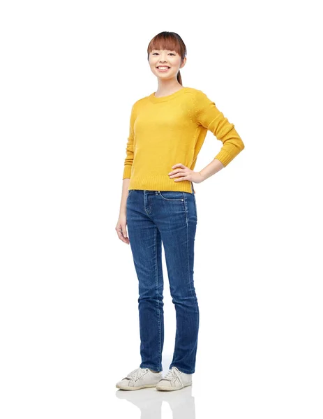 Happy Asiatka mladá žena nad bílá — Stock fotografie