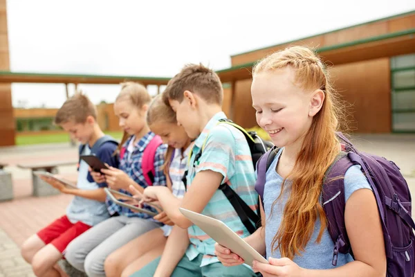 Group of happy elementary school students talking — Stock Photo, Image