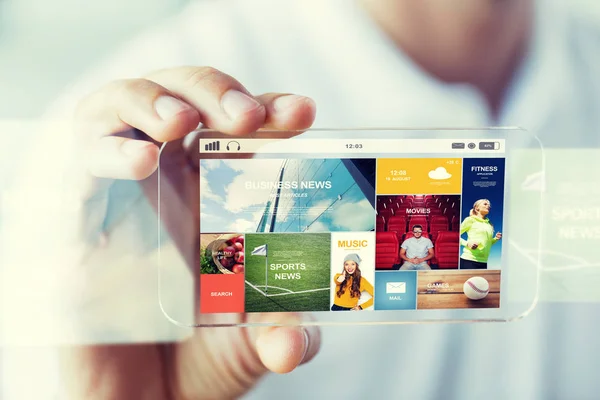 Close up of male hand with news on smartphone — Stock Photo, Image