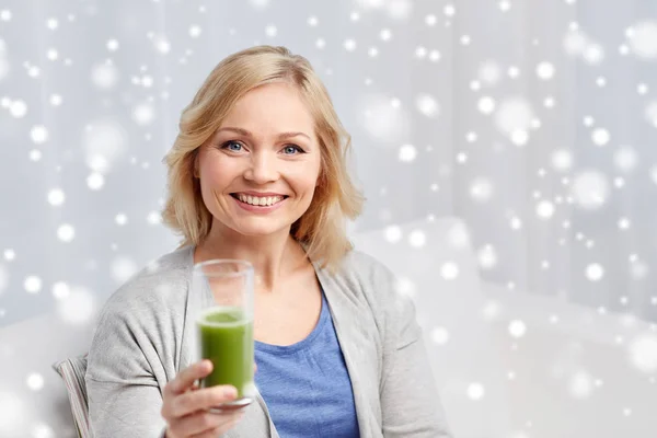 Happy woman drinking green juice or shake at home — Stock Photo, Image
