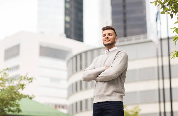 Junger Mann auf der Straße — Stockfoto