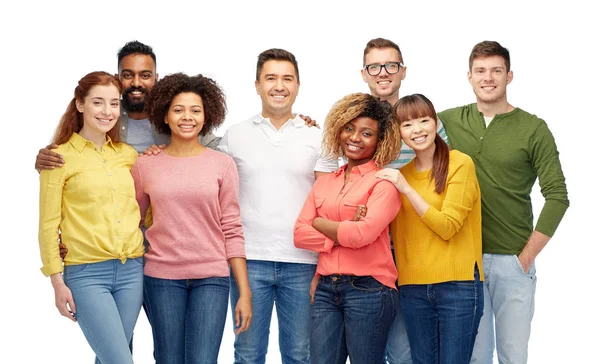 Internationale groep van gelukkige glimlachende mensen — Stockfoto