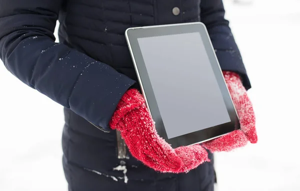 Close up of woman with tablet pc in winter — Stock Photo, Image