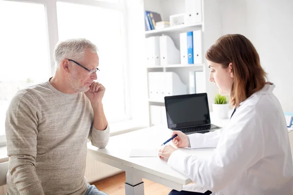 Old man and doctor with prescription at hospital — Stock Photo, Image