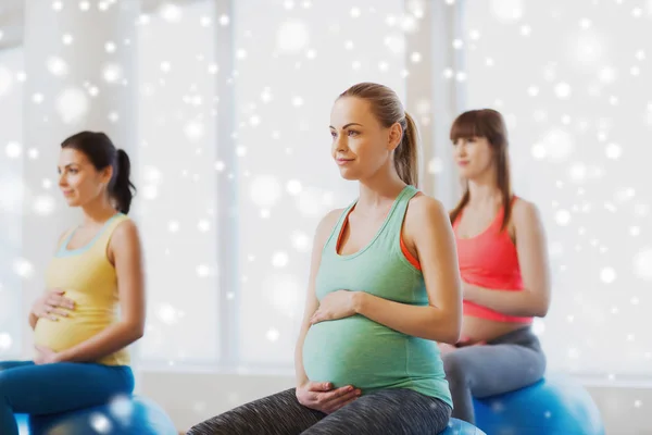 Happy pregnant women with exercise ball in gym — Stock Photo, Image