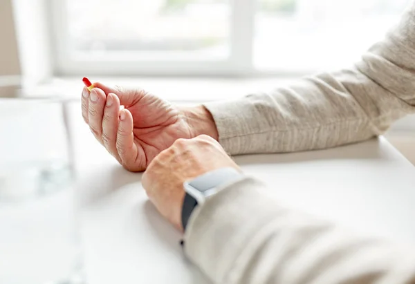 Close up of old man hands with pill — Stock Photo, Image