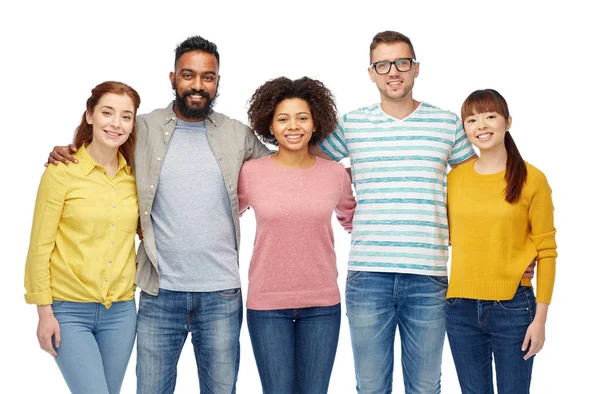 Internationale groep van gelukkige glimlachende mensen — Stockfoto