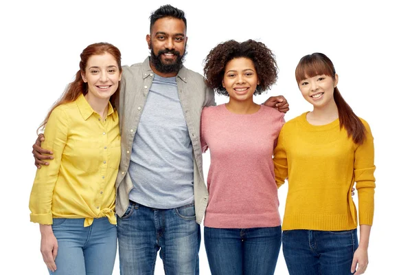 Internationale groep van gelukkige glimlachende mensen — Stockfoto