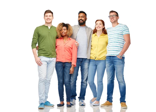 Internationale groep van gelukkige glimlachende mensen — Stockfoto