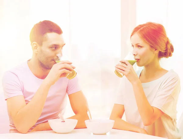 Smiling couple having breakfast at home — Stock Photo, Image