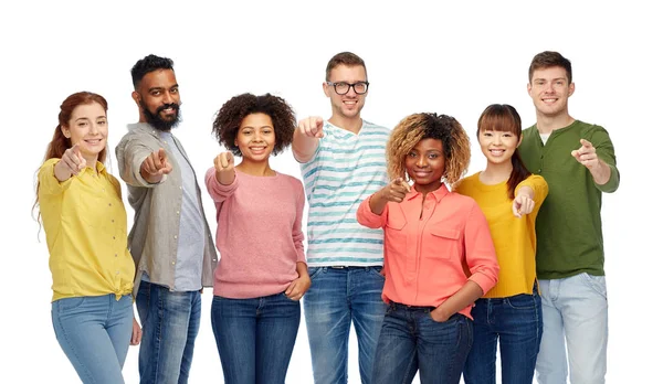 Grupo internacional de personas que te señalan — Foto de Stock