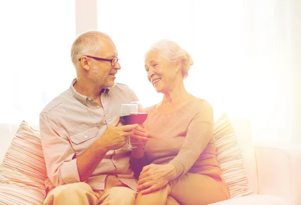 Happy senior couple with glasses of red wine — Stock Photo, Image