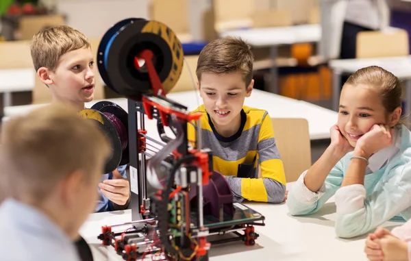 Happy children with 3d printer at robotics school — Stock Photo, Image
