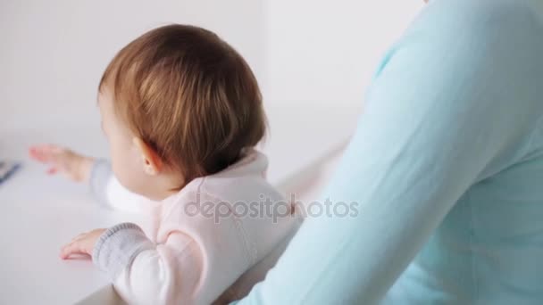 Woman with baby and doctor at hospital — Stock Video