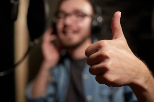 Singer showing thumbs up at sound recording studio — Stock Photo, Image