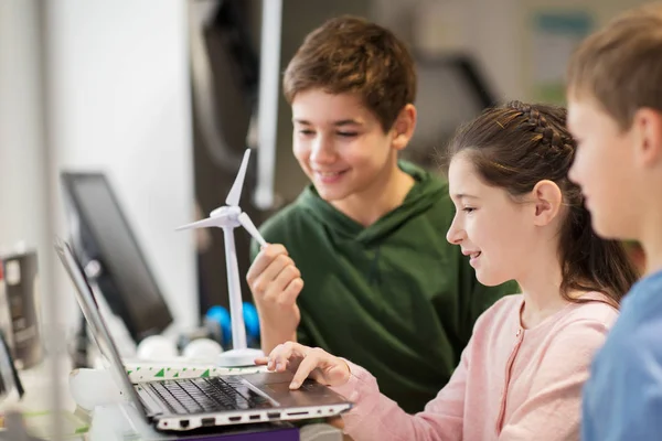 Children with laptop and wind turbine at school — Stock Photo, Image