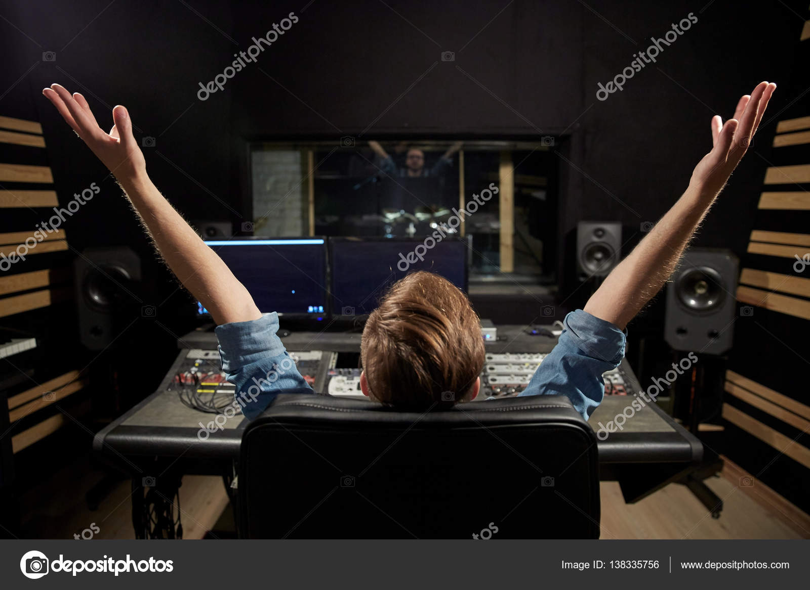 можно ли заниматься музыкой. пианино первый урок. музыкотерапия влияние. опишите фотографию занятие музыкой. спортивные занятия.