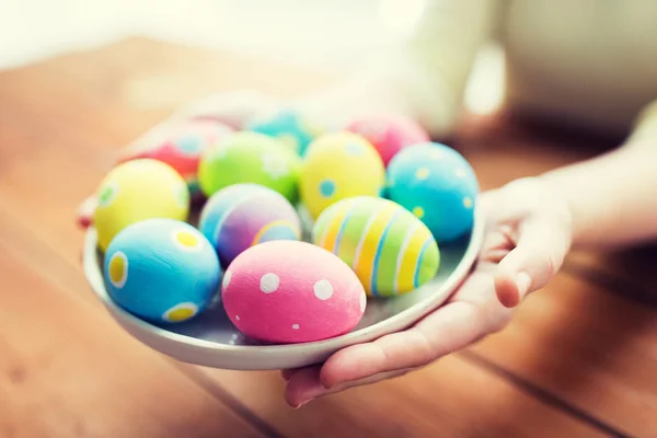 Close up of woman hands with colored easter eggs — Stock Photo, Image