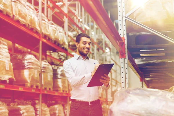 Businessman with clipboard at warehouse — Stock Photo, Image