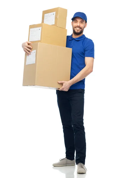 Hombre entrega feliz con cajas de paquete —  Fotos de Stock