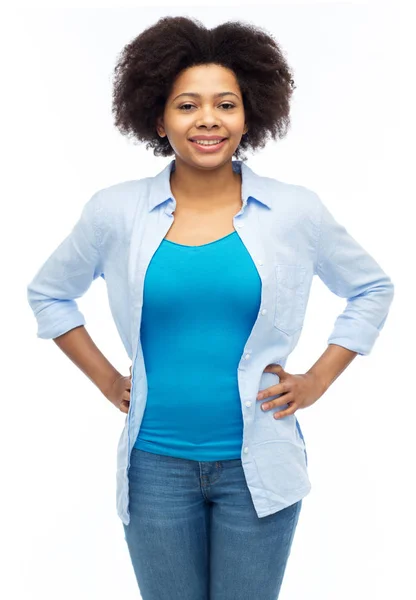 Heureux afro-américain jeune femme sur blanc — Photo