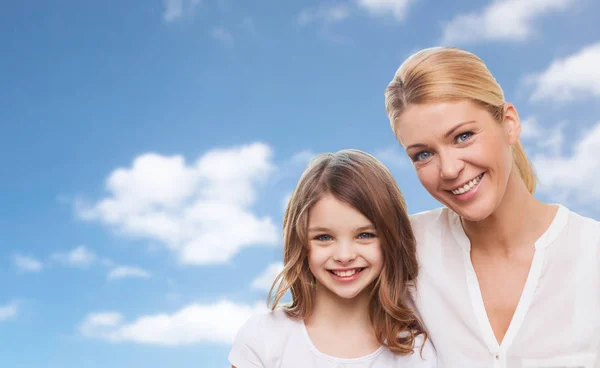 Feliz madre e hija — Foto de Stock