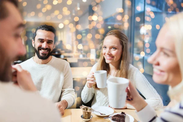 Happy friends meeting and drinking tea — Stock Photo, Image