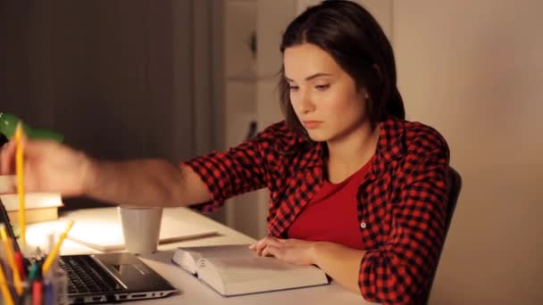 Student girl or woman reading book at night home — Stock Video