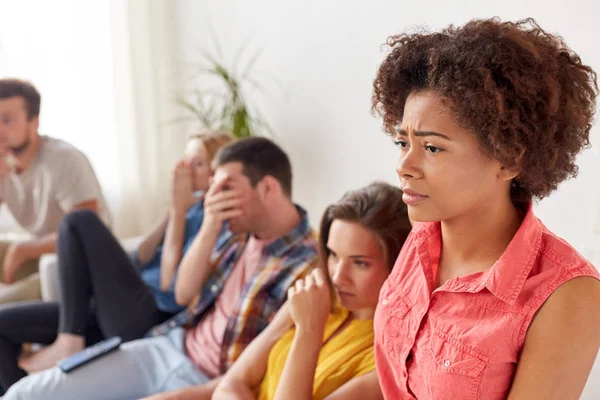 Sad friends watching tv at home — Stock Photo, Image