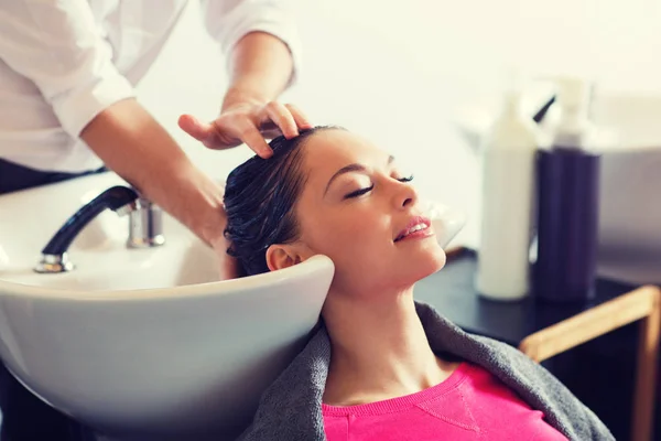 Happy young woman at hair salon — Stock Photo, Image