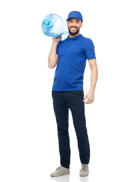 Gelukkig levering man met fles water — Stockfoto