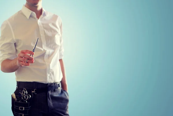 Close up of male stylist with scissors over blue — Stock Photo, Image