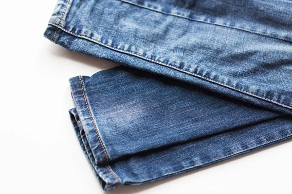 Pantalones vaqueros o jeans sobre fondo blanco —  Fotos de Stock