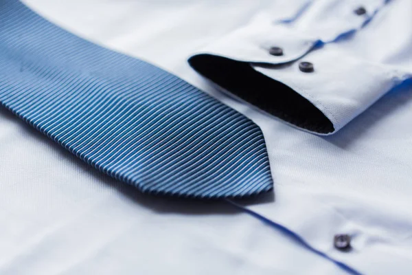 Close up of shirt and blue patterned tie — Stock Photo, Image