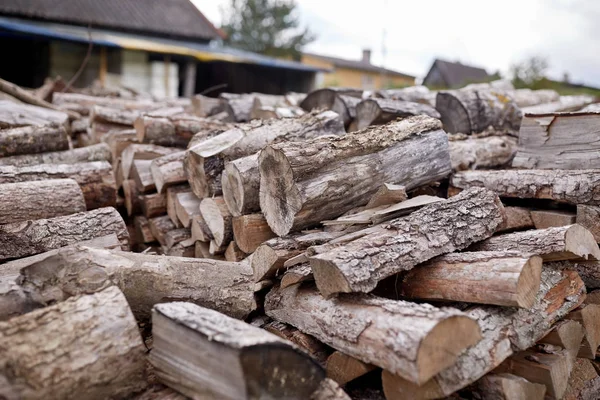 Stoh dříví na farmě v zemi — Stock fotografie