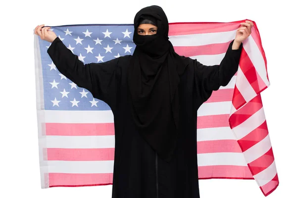 Mulher muçulmana em hijab com bandeira americana — Fotografia de Stock