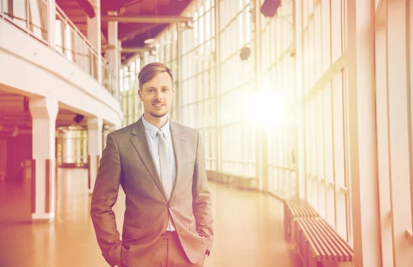 Young businessman in suit at office building hall — Stock Photo, Image