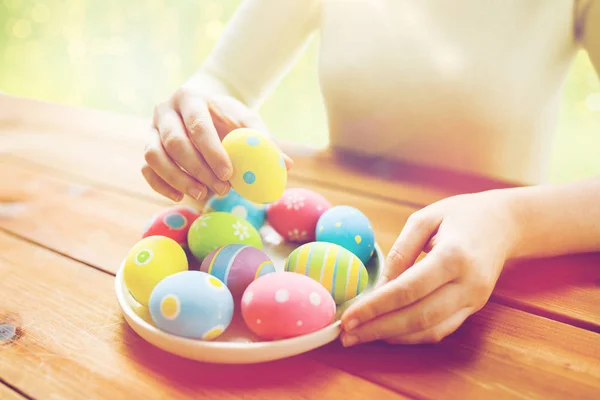 Close up of woman hands with colored easter eggs — Stock Photo, Image