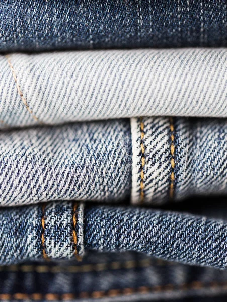 デニムの服やジーンズの杭のクローズ アップ — ストック写真