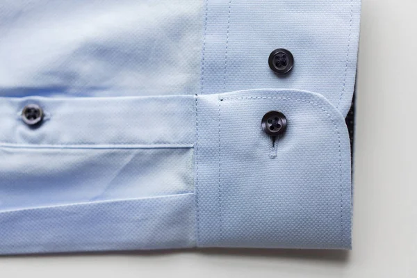 Gros plan de manches chemise bleue — Photo