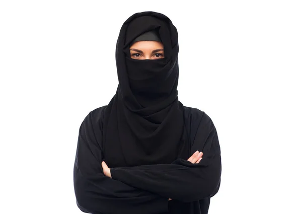 Muslim woman in hijab over white background — Stock Photo, Image