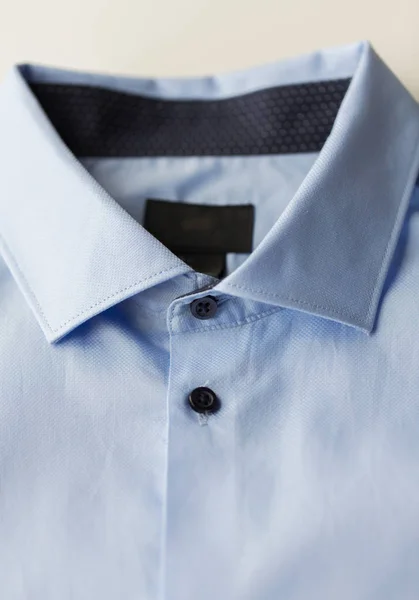 Close-up de colarinho camisa azul — Fotografia de Stock