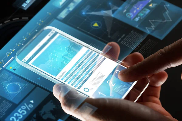 Nahaufnahme der Hände mit Diagrammen auf gläsernem Smartphone — Stockfoto